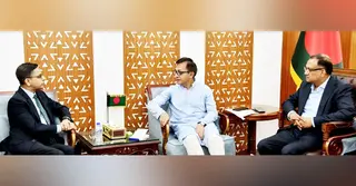 ‘হরমুজ প্রণালি’ পরিস্থিতি পর্যবেক্ষণ করছে সরকার: বাণিজ্যমন্ত্রী